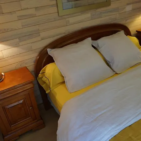 D'hotes Kerioret Izella
